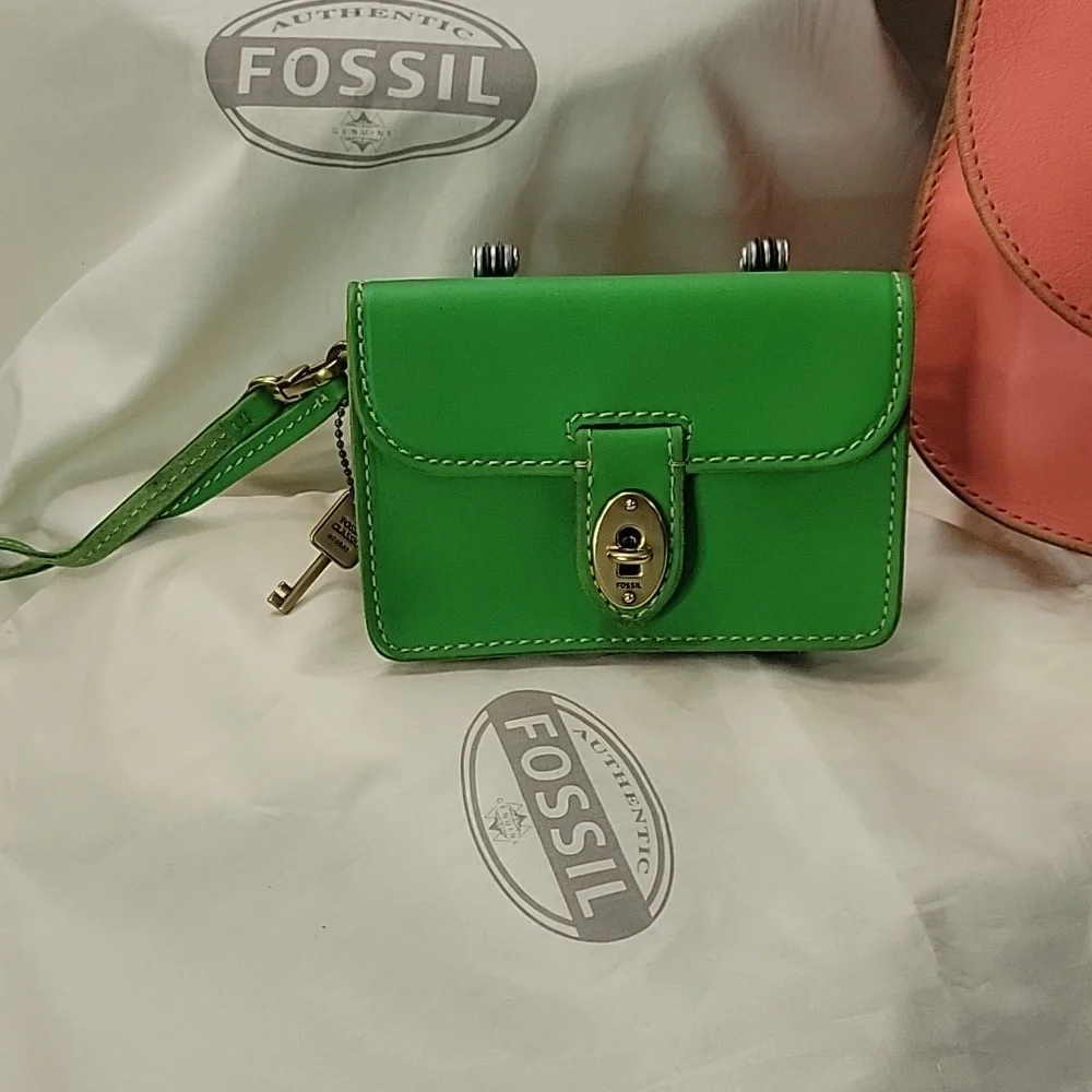 FOSSIL LEATHER BUNDLE - Picture 4 of 16
